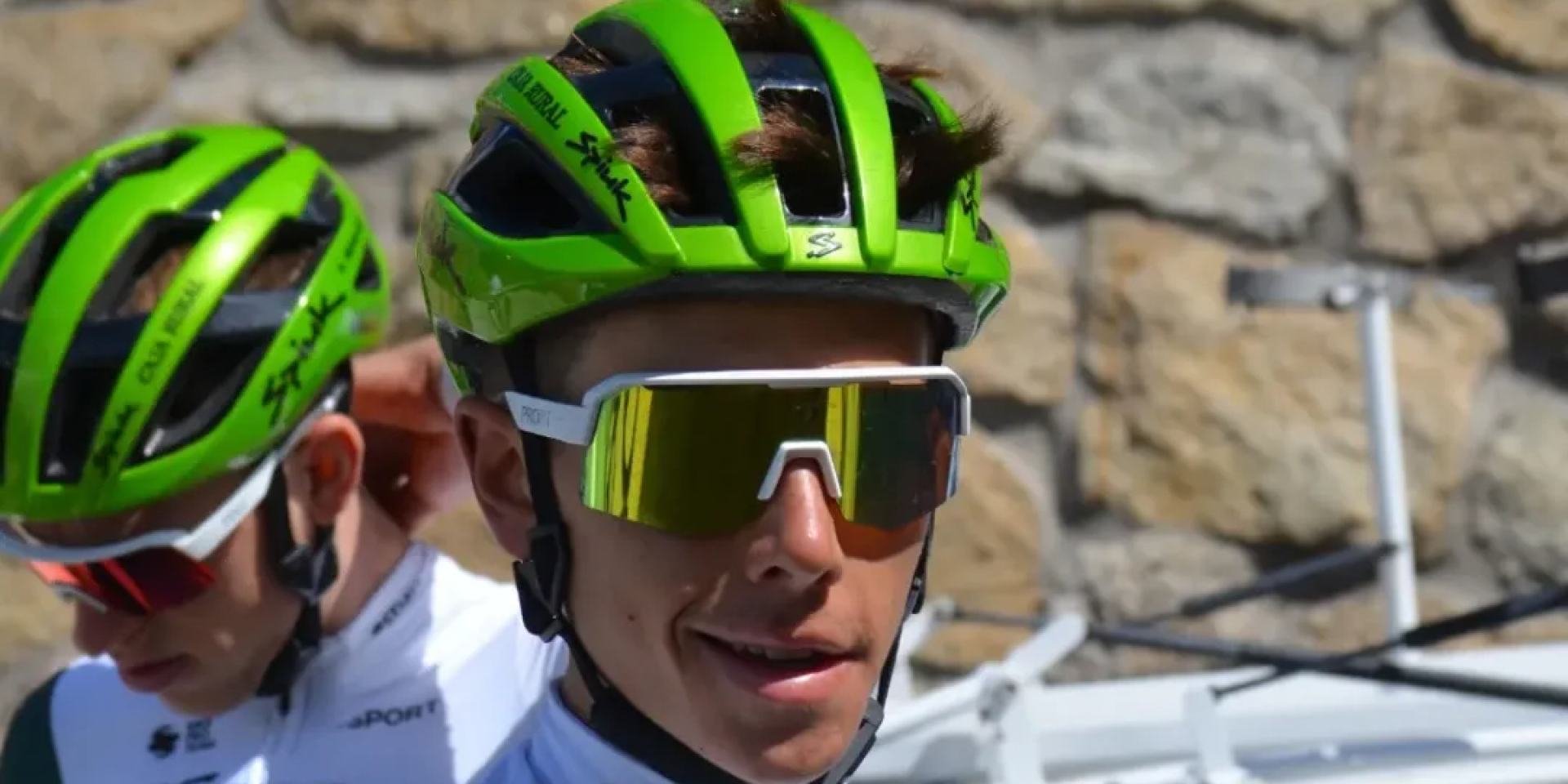 Доставили в больницу на вертолете. Испанский велогонщик попал в реанимацию после столкновения с авто