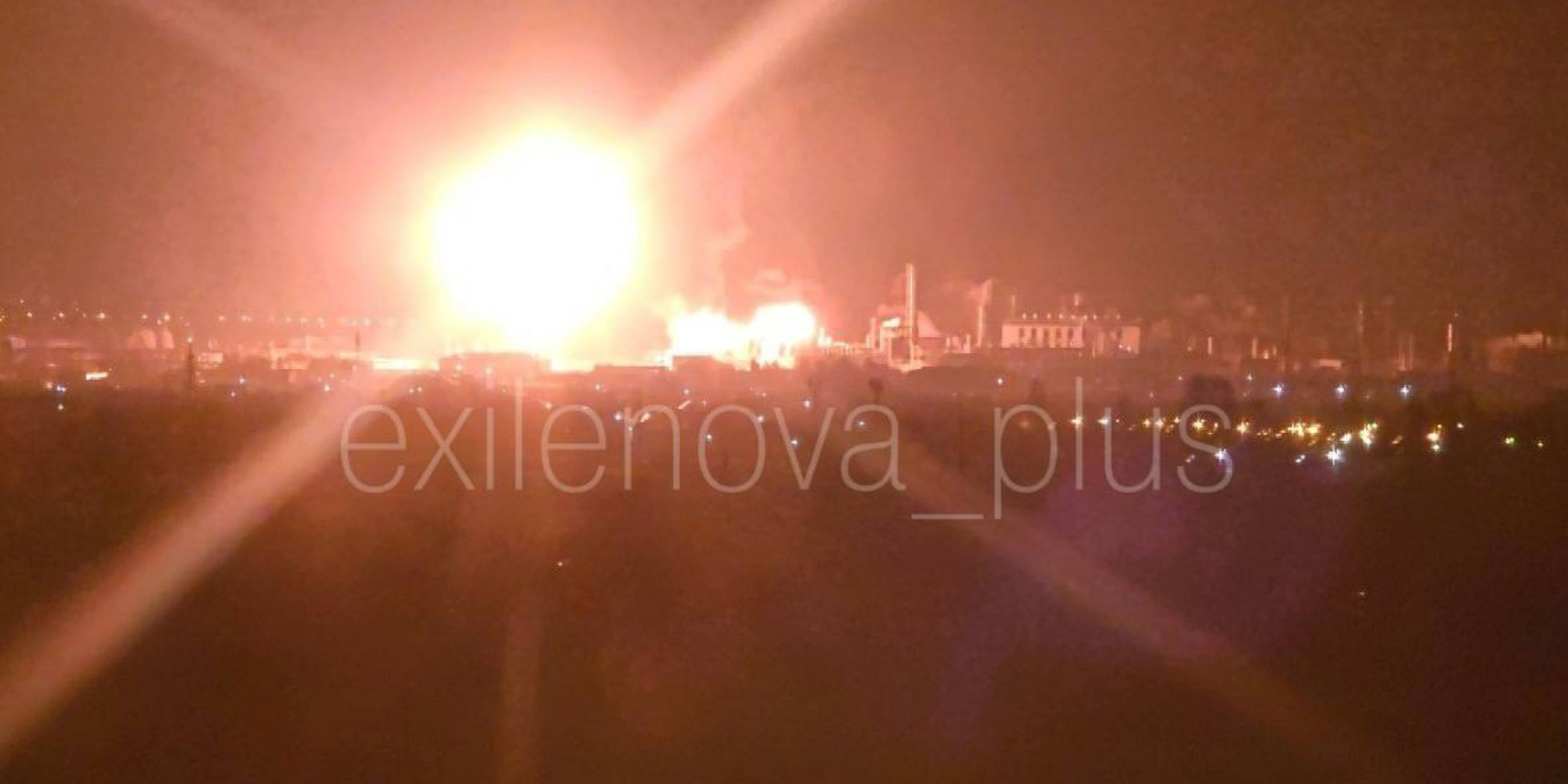 В Тольятти после атаки дронов вспыхнул масштабный пожар в районе химзаводов