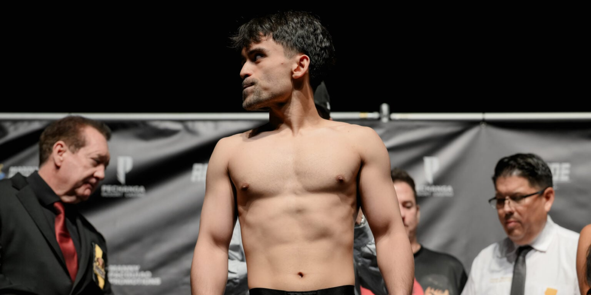 «Хорошая работа». Сын легендарного Мэнни Пакьяо одержал первую победу в карьере, дважды отправив соперника в нокдаун — видео