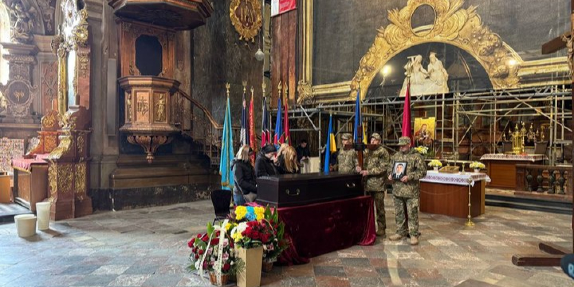 Во Львове попрощались с военнослужащим ТЦК Олегом Авдеевым, который погиб от ножевого ранения — видео