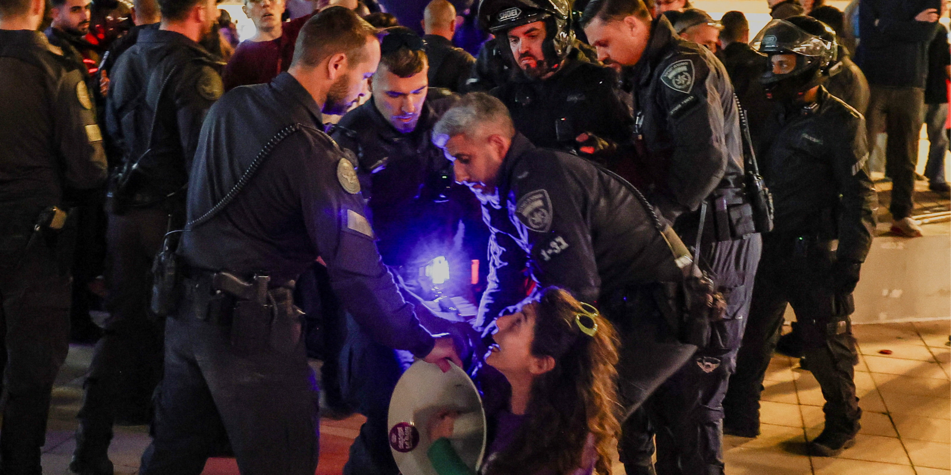 В Тель-Авиве силой разогнали антивоенный митинг, несмотря на решение суда