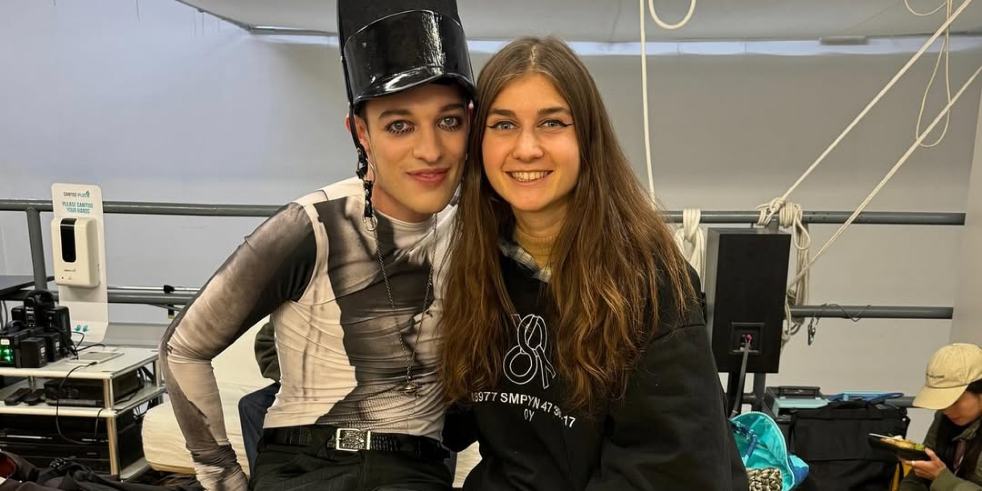 Победители Евровидения Nemo с Jerry Heil исполнили легендарную песню Назария Яремчука на концерте в Киеве — Джамала оценила