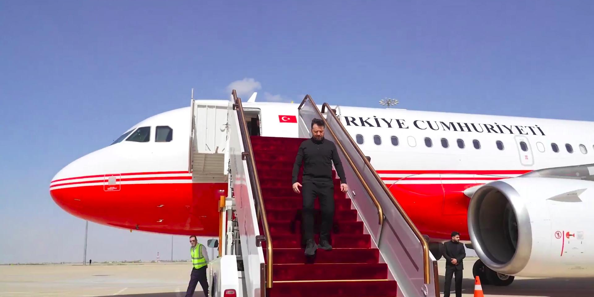 Зеленский прилетел в Сирию на правительственном самолете Турции