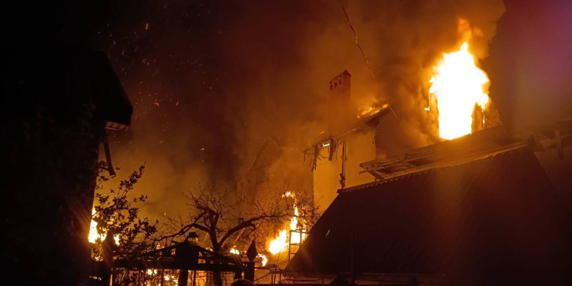 Россия массированно атаковала Одессу дронами: разрушена часть многоэтажки, под завалами могут быть люди