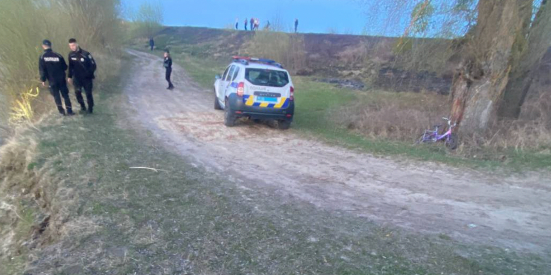 Тело 3-летнего брата нашли в водоеме. В Ровенской области вторые сутки ищут пропавшего 4-летнего мальчика