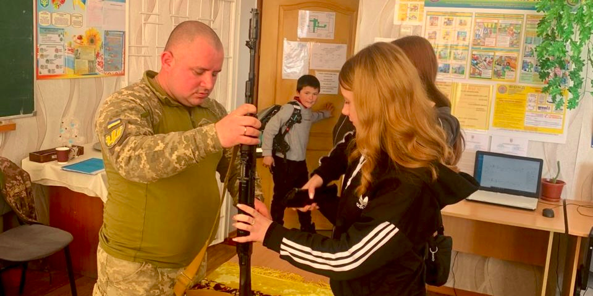 В Одессе граждане поднимали вопрос того, что школьники начинают травить людей в форме на улицах — Решетилова