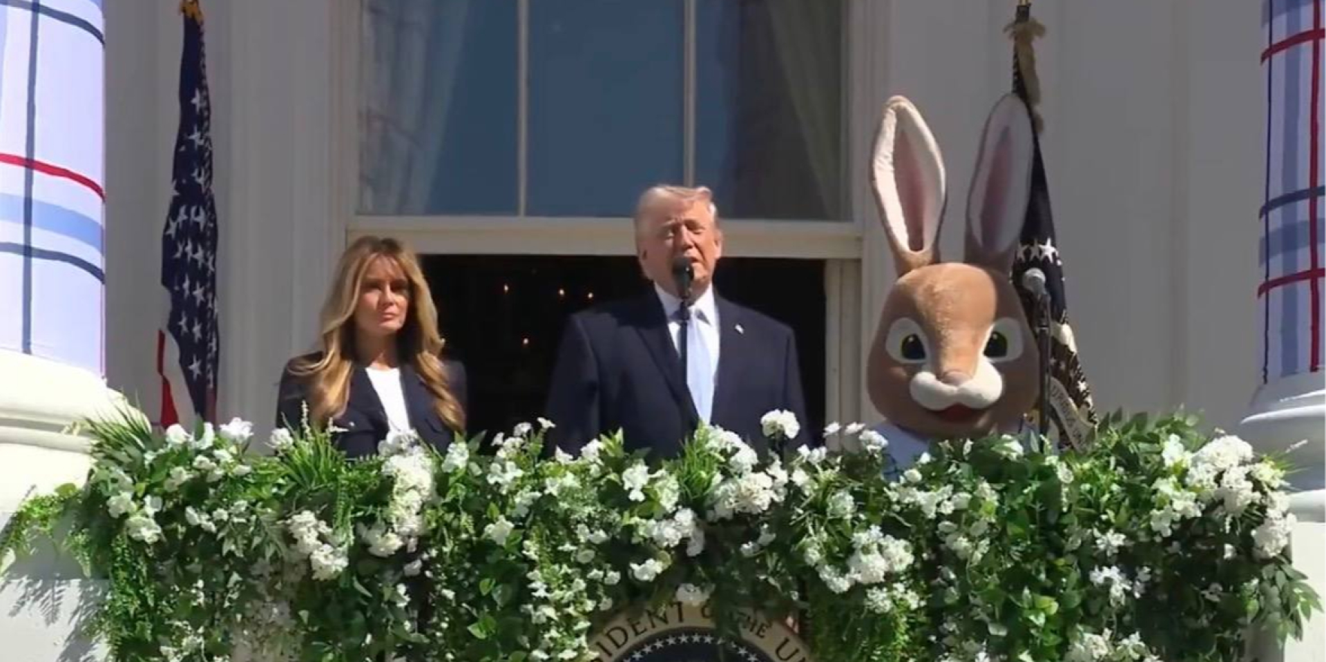 Американские соцсети высмеяли Трампа, который возле пасхального кролика говорил о войне в Иране, ядерном оружии и Байдене