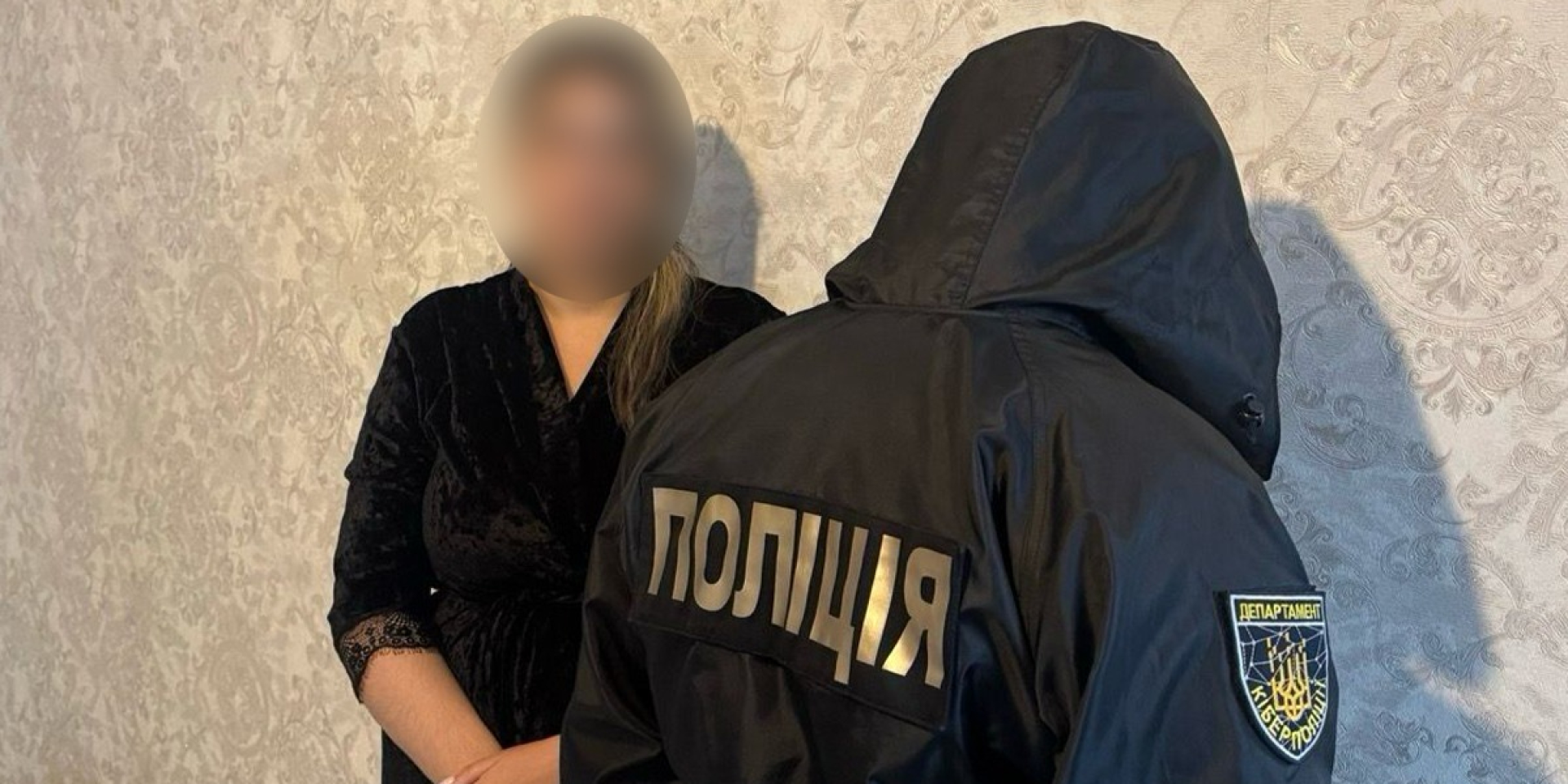 Женщина выдавала себя за ясновидящую и выманивала у людей деньги за свои услуги (Фото: Национальная полиция Украины)