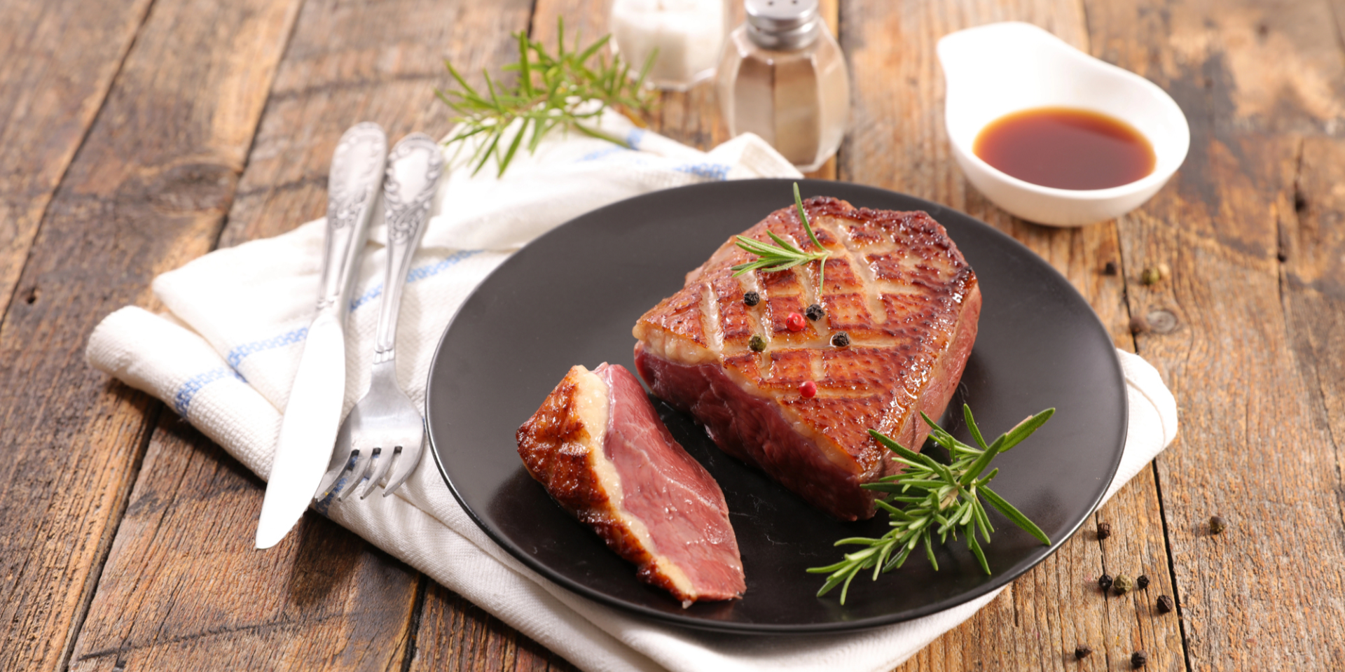 Филе утки (иллюстративная фотография) (Фото: studioM/Depositphotos)