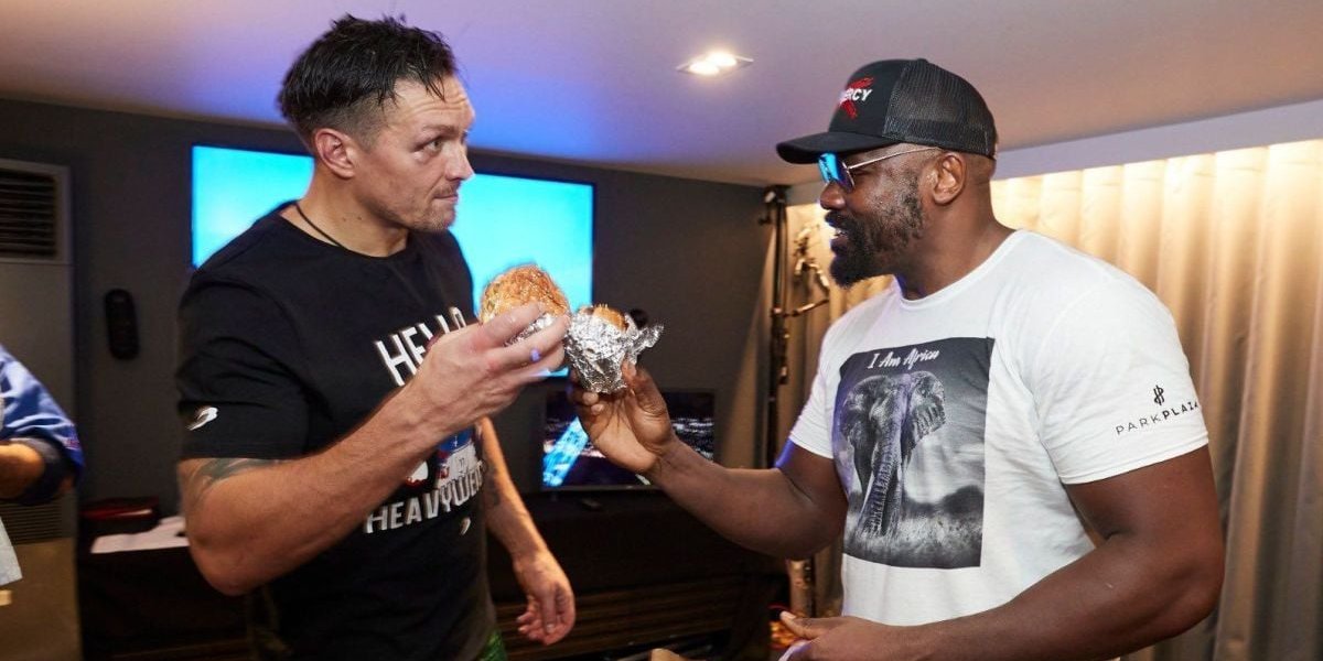 Олександр Усик і Дерек Чісора після бою 2020 року (Фото: twitter.com/MatchroomBoxing)
