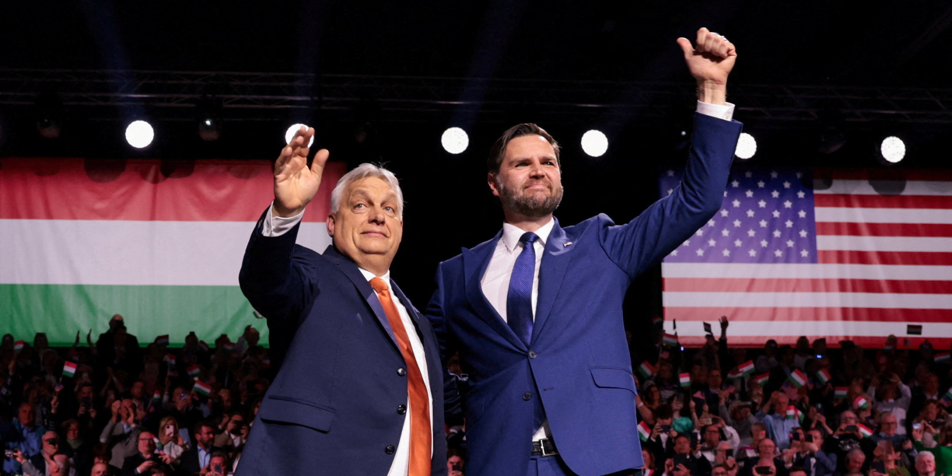 Віцепрезидент США Джей Ді Венс і прем'єр-міністр Угорщини Віктор Орбан виступили на одній сцені у Будапешті, напередодні виборів в Угорщині (Фото: REUTERS/Jonathan Ernst)