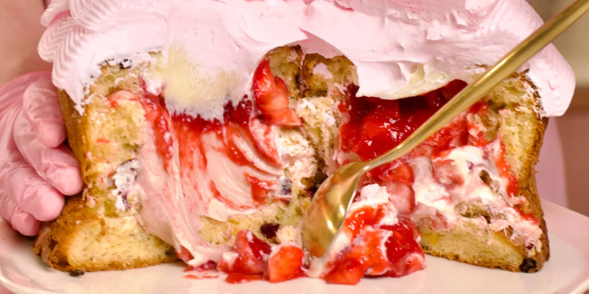 Торты вместо пасхи? Почему в Украине все покупают панетоне с кремом, и угрожает ли это традиционной пасхе