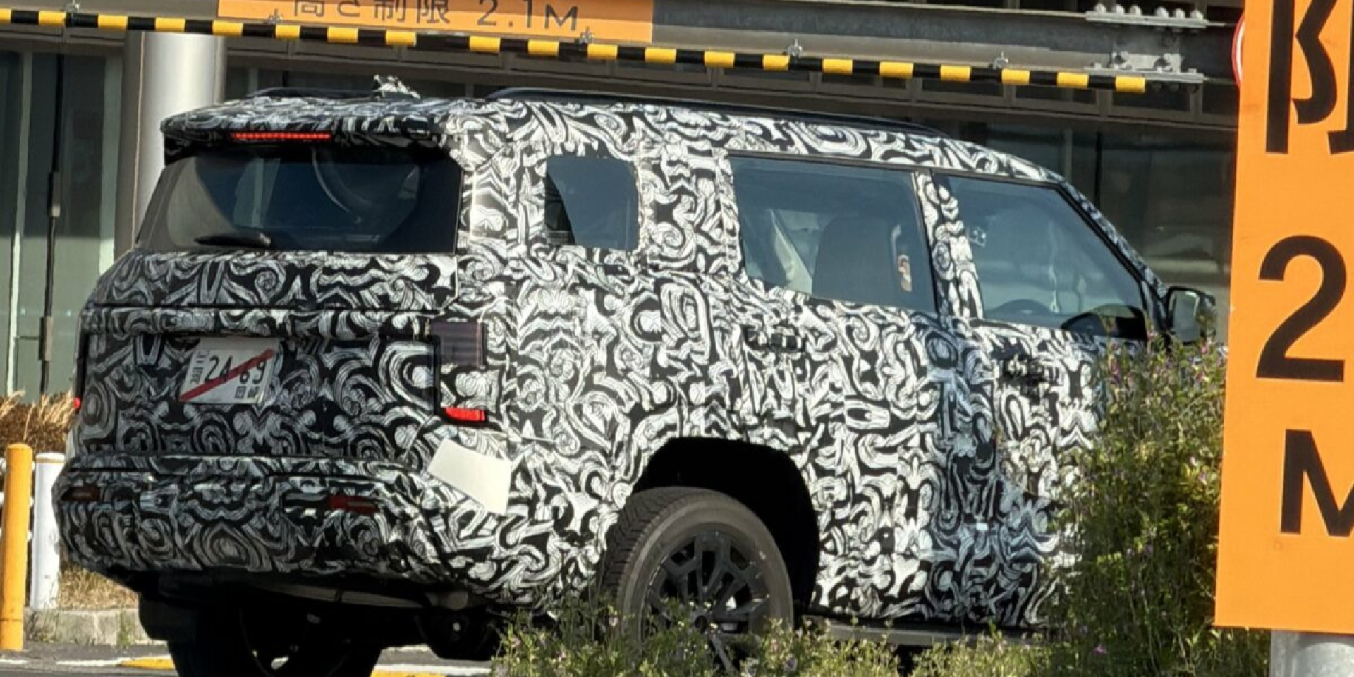 Mitsubishi Pajero — який вигляд матиме нова версія легендарного позашляховика. Знімок з випробувань у Японії (Фото: Best Car)