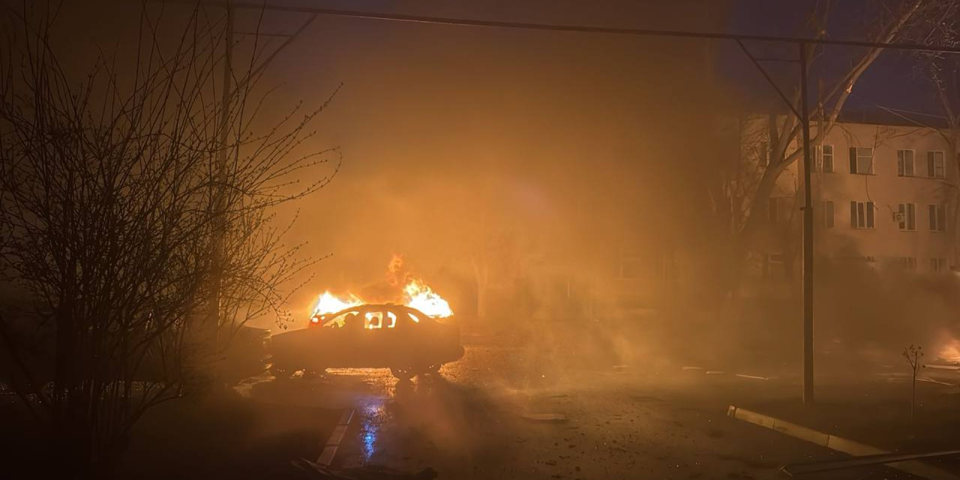 Войска РФ атаковали шахедами Конотоп Сумской области, есть попадания в пятиэтажку и административное здание — фото