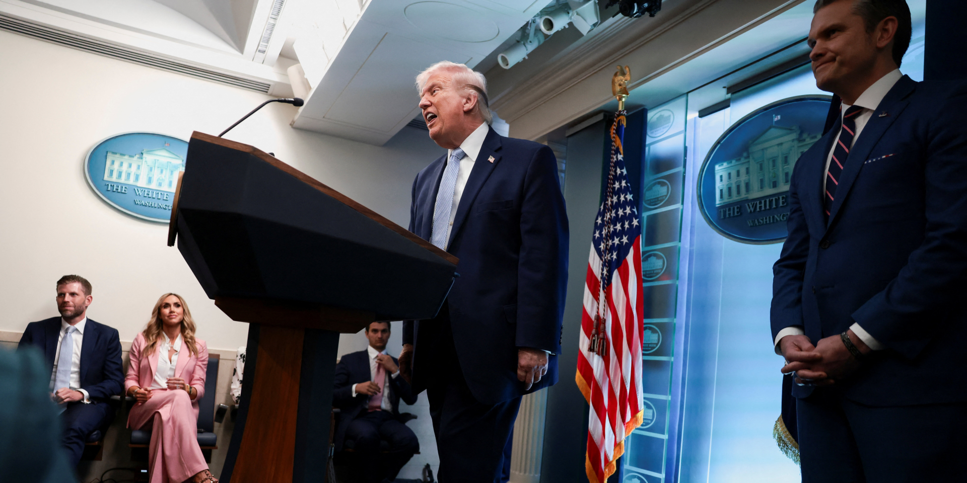 Трамп разгневан и рассматривает вывод части войск США из Европы, визит Рютте не улучшил ситуацию — Reuters