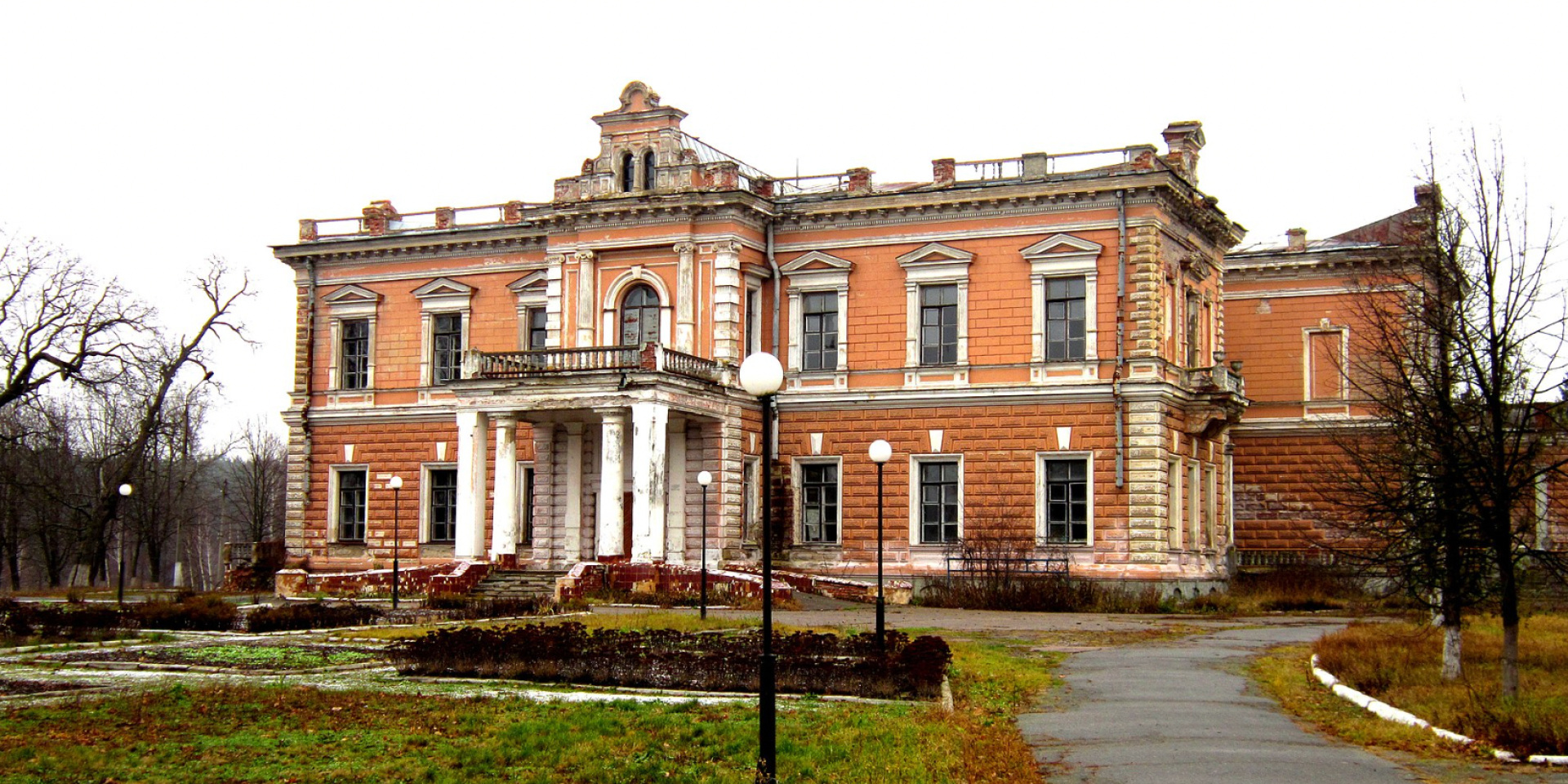 На Сумщине россияне уничтожили дворец Харитоненко 19 века