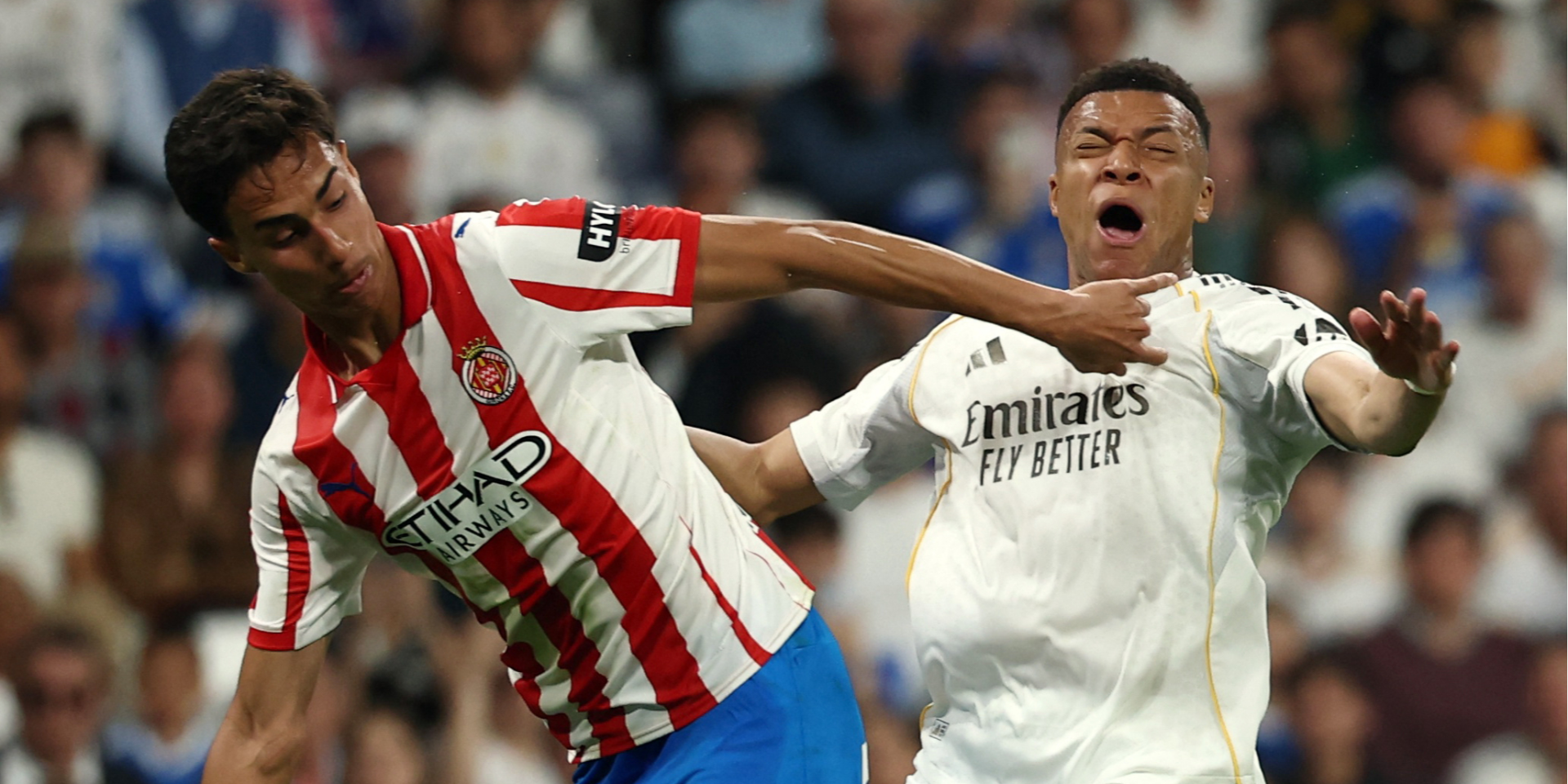 «Даже на Луне это фол». Мбаппе в кровь разбили лицо локтем, но судья не назначил пенальти — видео