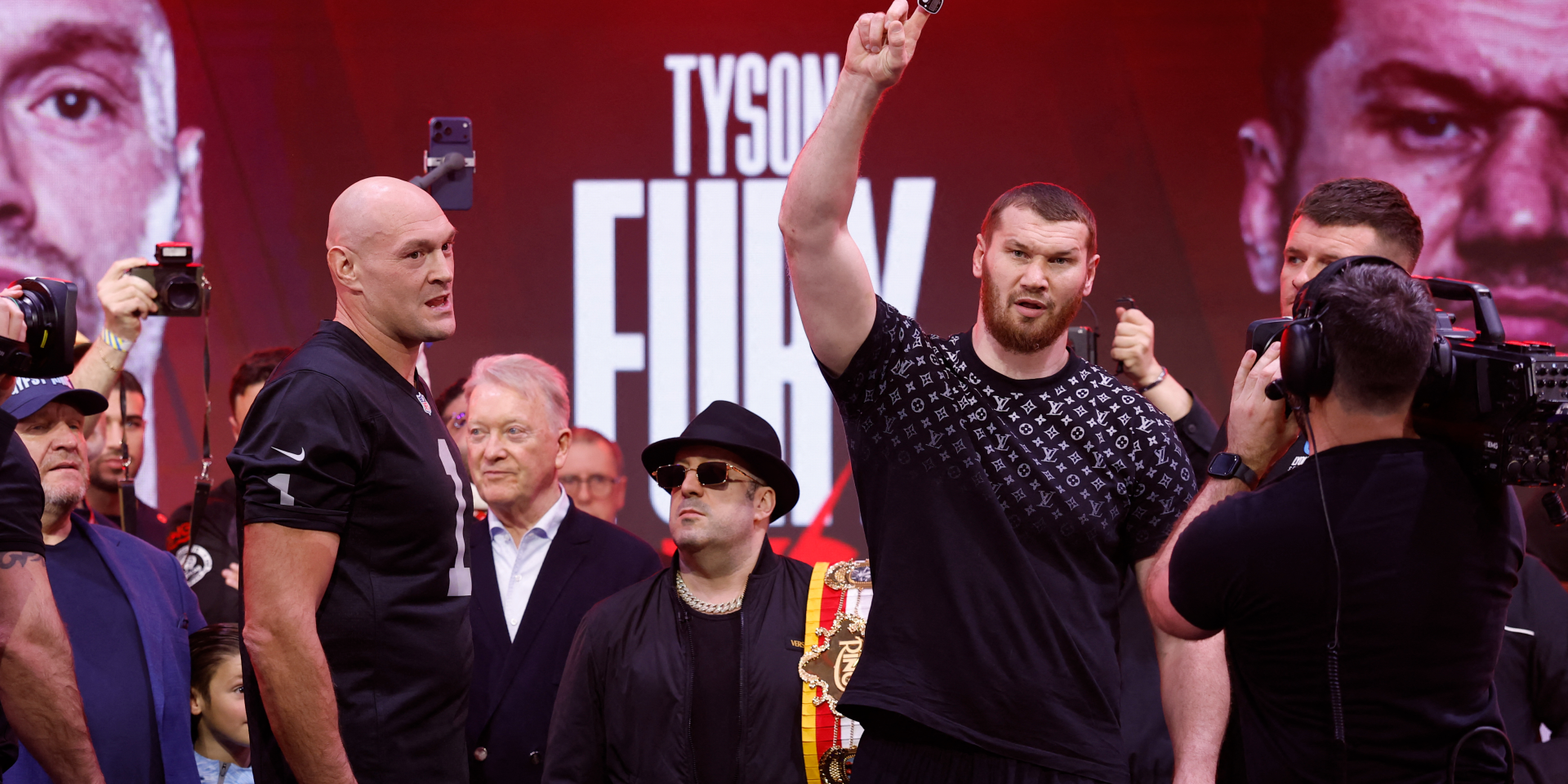 «Победит в седьмом или восьмом раунде». Леннокс Льюис сделал прогноз на бой Фьюри с россиянином