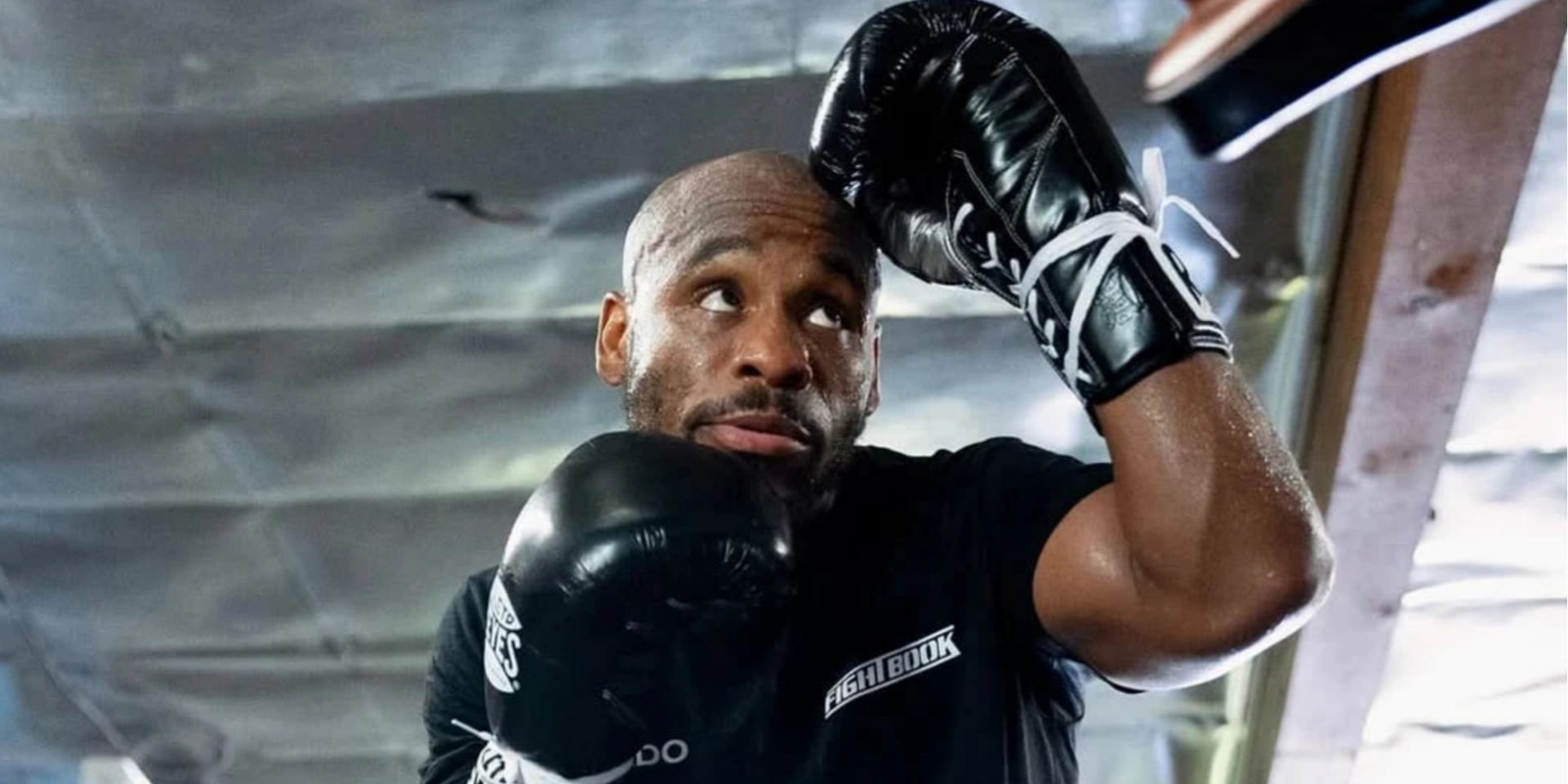 Брендон Адамс знепритомнів перед боєм (Фото: Zuffa Boxing)