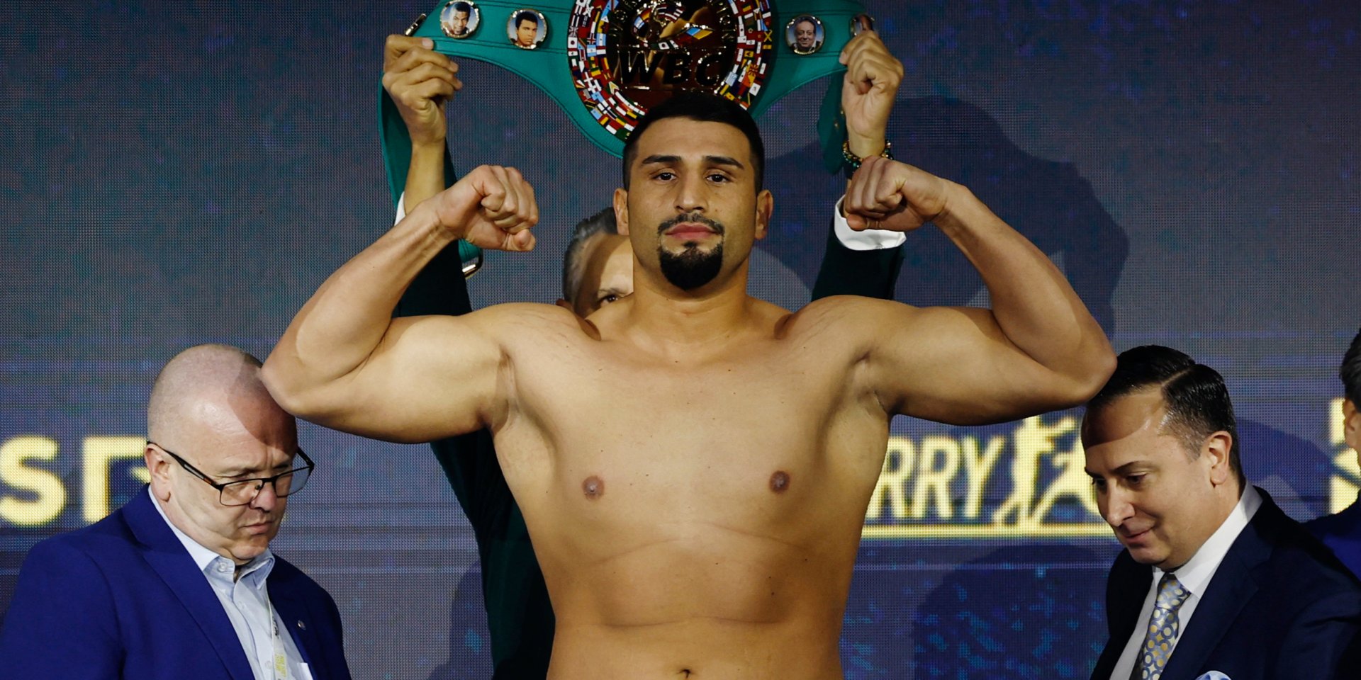 «Многие говорят, что Усик боится». Непобежденный немец обвинил украинца в избегании боя