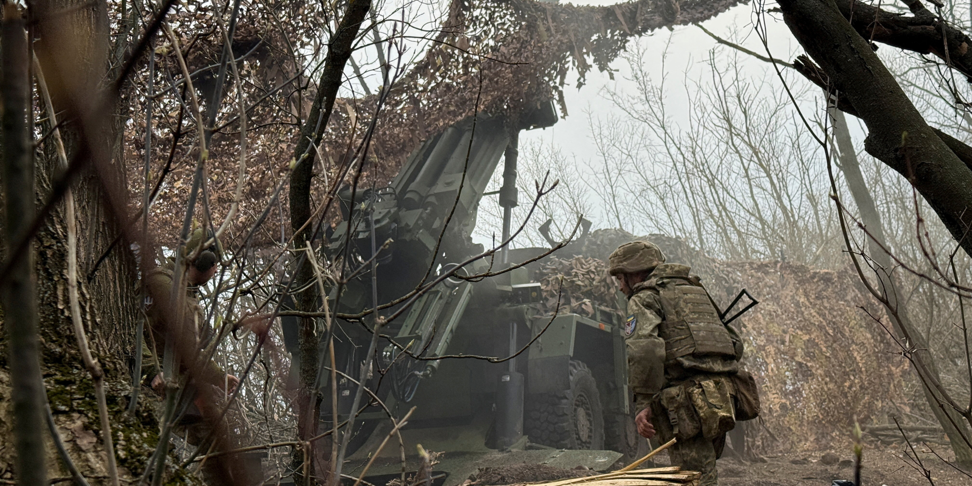 Ukrainian soldiers fire from a self-propelled howitzer at Russian positions near Pokrovsk (illustrative photo) (Photo: REUTERS/Stringer)