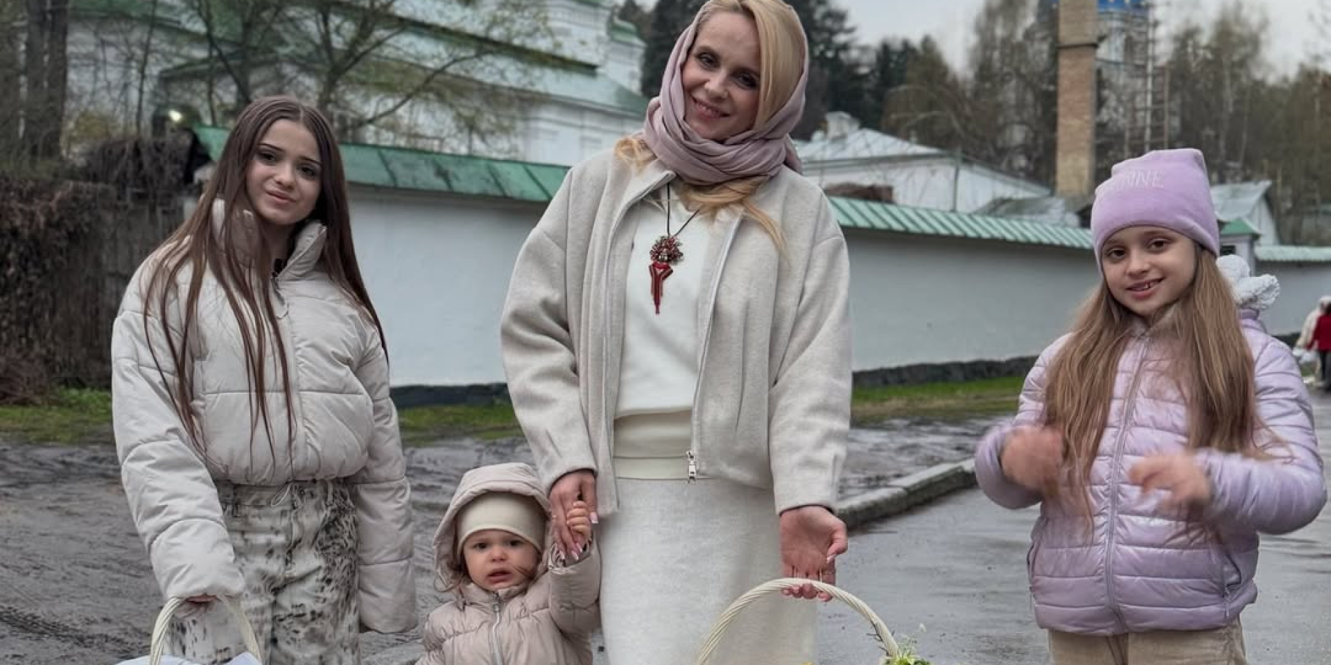 Святили паски с родными. Ольга Сумская, Лилия Ребрик, Катя Осадчая, Евгений Клопотенко и Наталка Денисенко показали, как отпраздновали Пасху