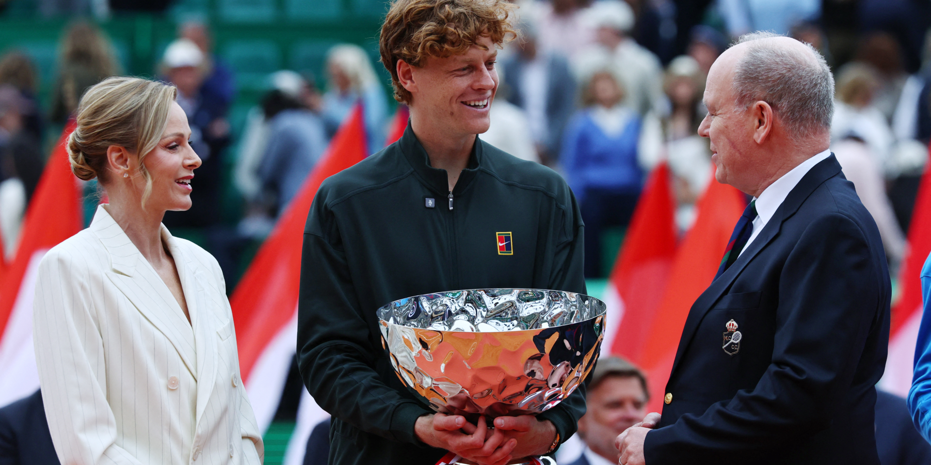 В стильном наряде от Ralph Lauren. Княгиня Монако Шарлен c князем Альбером посетила финал теннисного турнира Masters в Монте-Карло