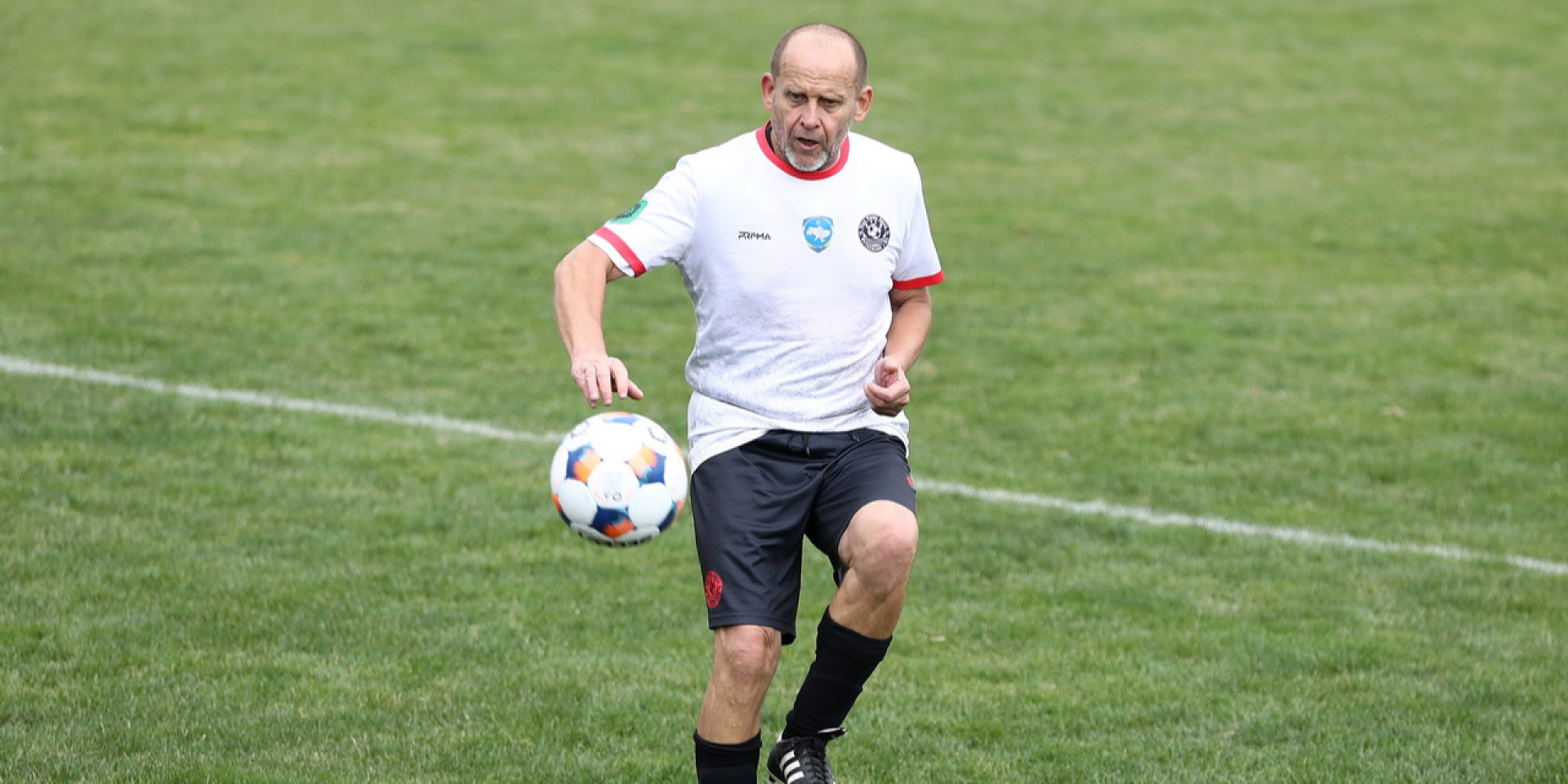 В Украине президент футбольного клуба обновил возрастной рекорд, сыграв в матче в 60-летнем возрасте