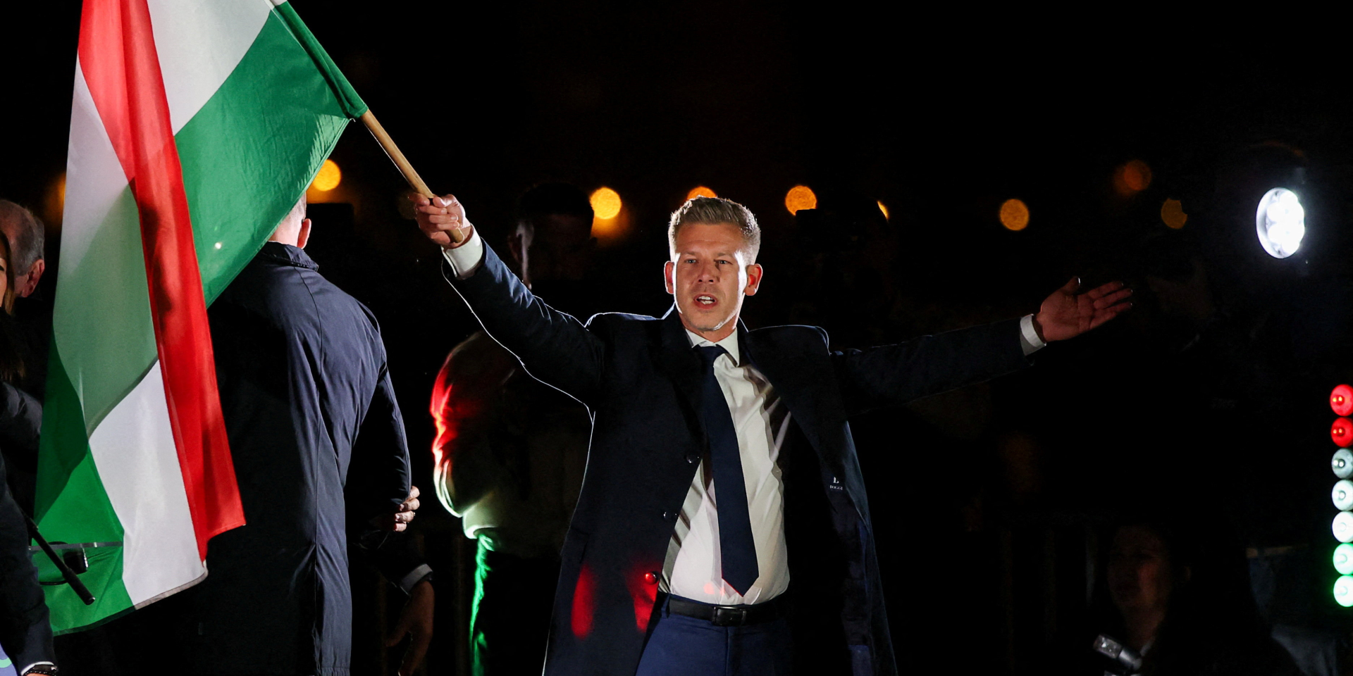 Péter Magyar and supporters celebrate the victory of the Tisza party in the elections, April 12, 2026 (Photo: REUTERS/Leonhard Foeger)