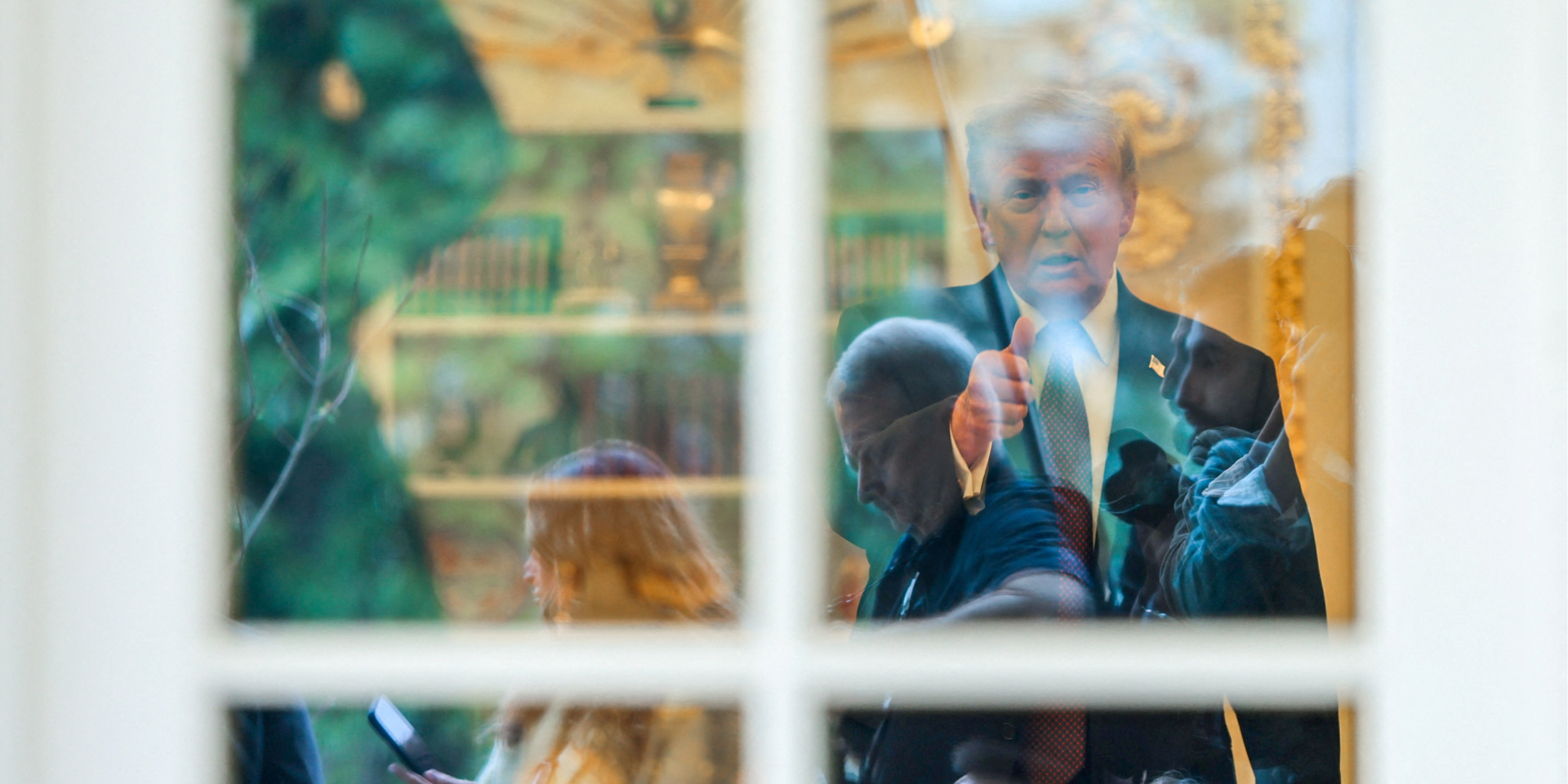 Трамп объяснил изображение себя в виде Иисуса: думал, что это «врач»