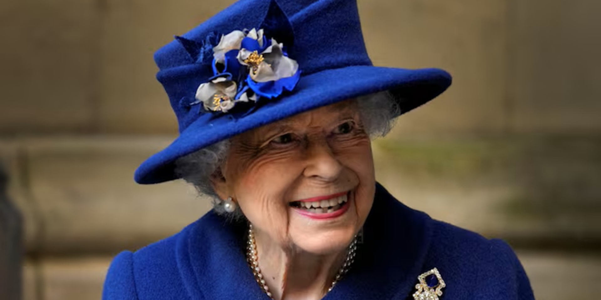 Гувернантка, журналистка, консультант Netflix. Как появились самые известные биографии Елизаветы ІІ