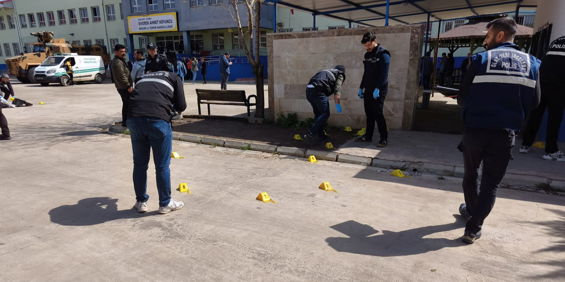 В Турции бывший ученик устроил стрельбу в школе, пострадали 16 человек