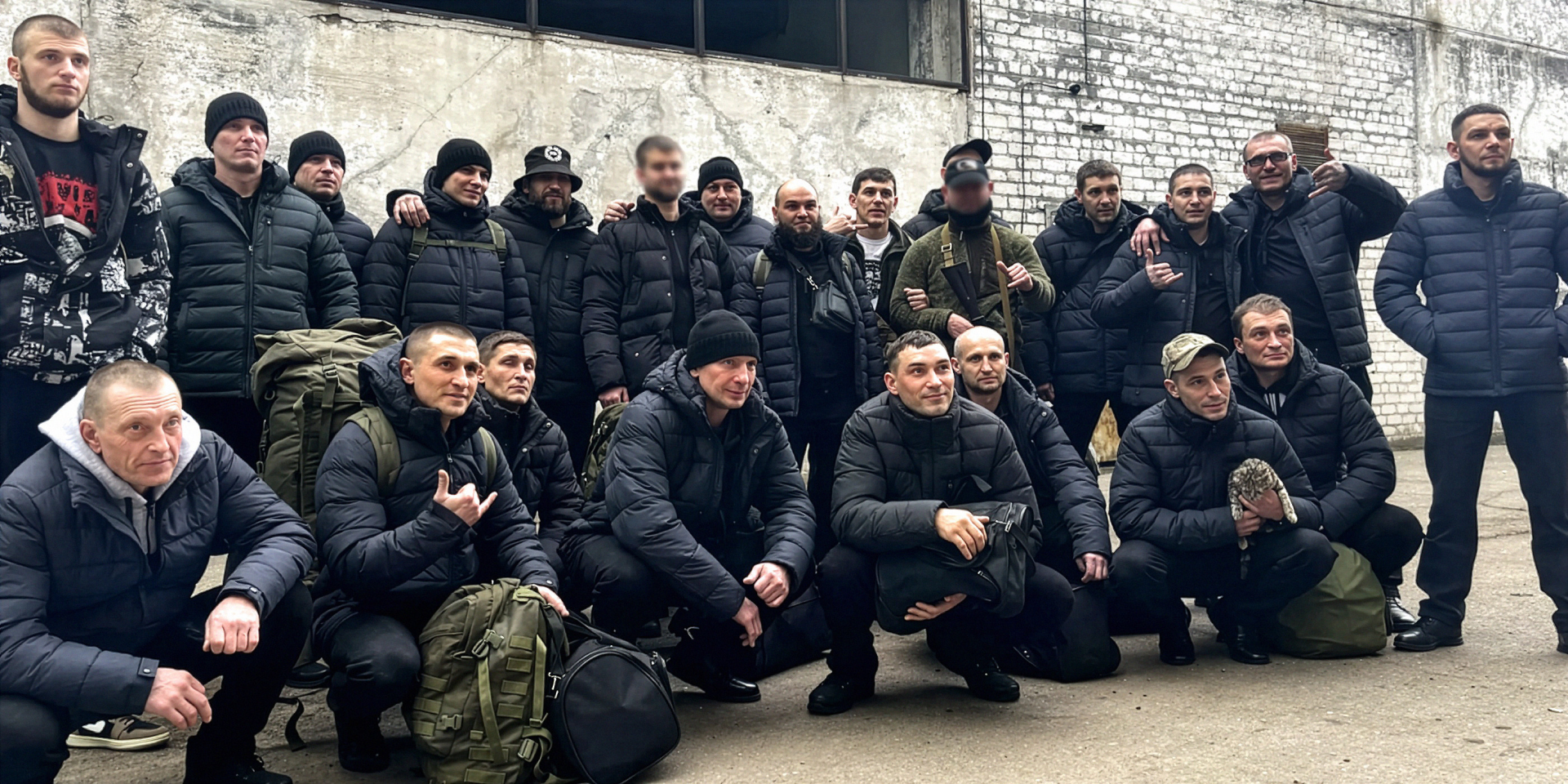 Бывшие заключенные, завербованные из российских колоний для участия в так называемой «СВО» против Украины, после возвращения с фронта все чаще фигурируют в делах о тяжких преступлениях в России. (Фото: DR)