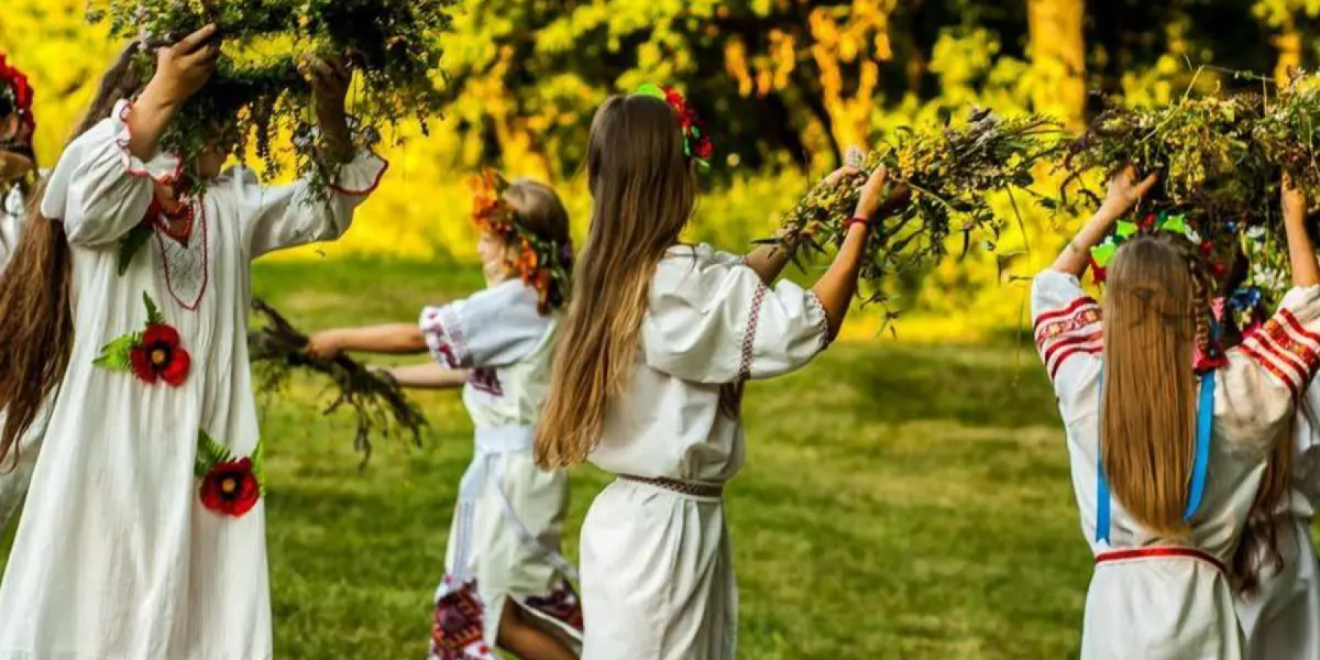 Хоровод «Подоляночка» є піснею-ініціацією при вступі до дівочої громади (Фото: Яна Яковенко)