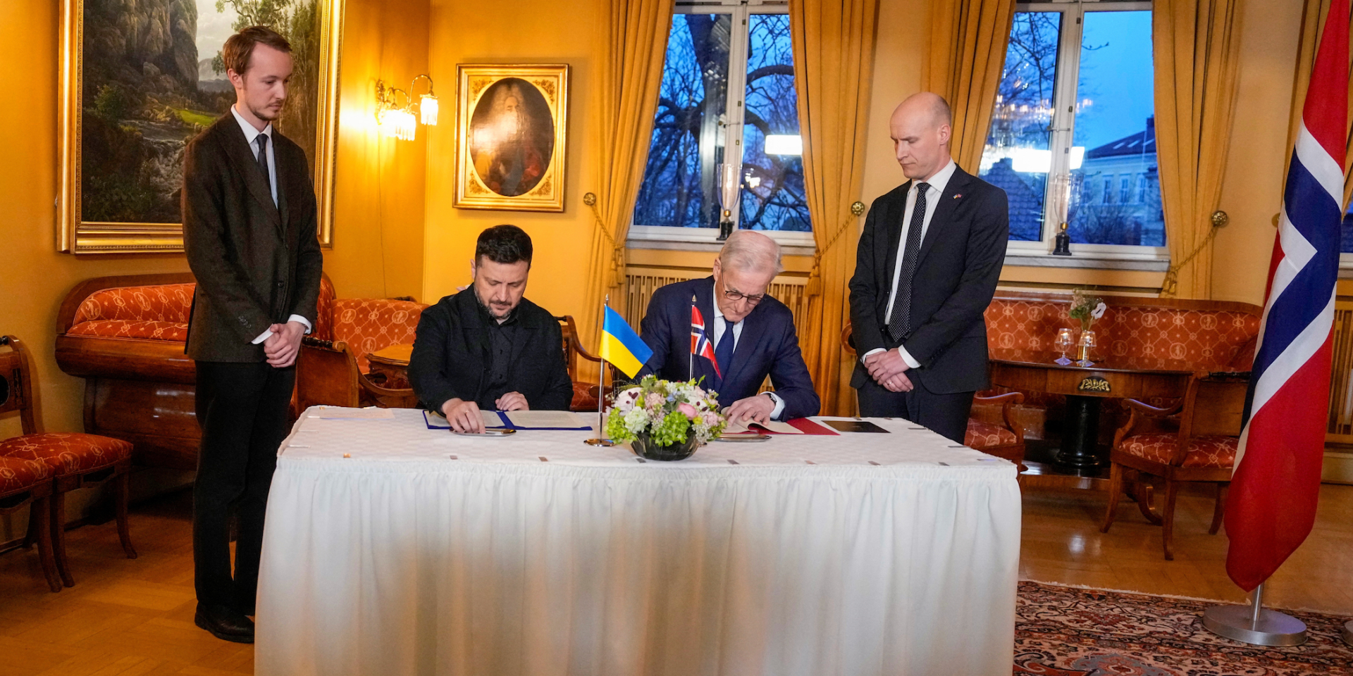 Volodymyr Zelenskyy and Jonas Gahr Støre (Photo: Cornelius Poppe/NTB/via REUTERS)