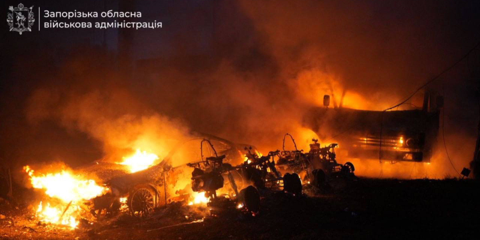 Россия ударила по Запорожью: погибла женщина, горела автостоянка и повреждены жилые дома