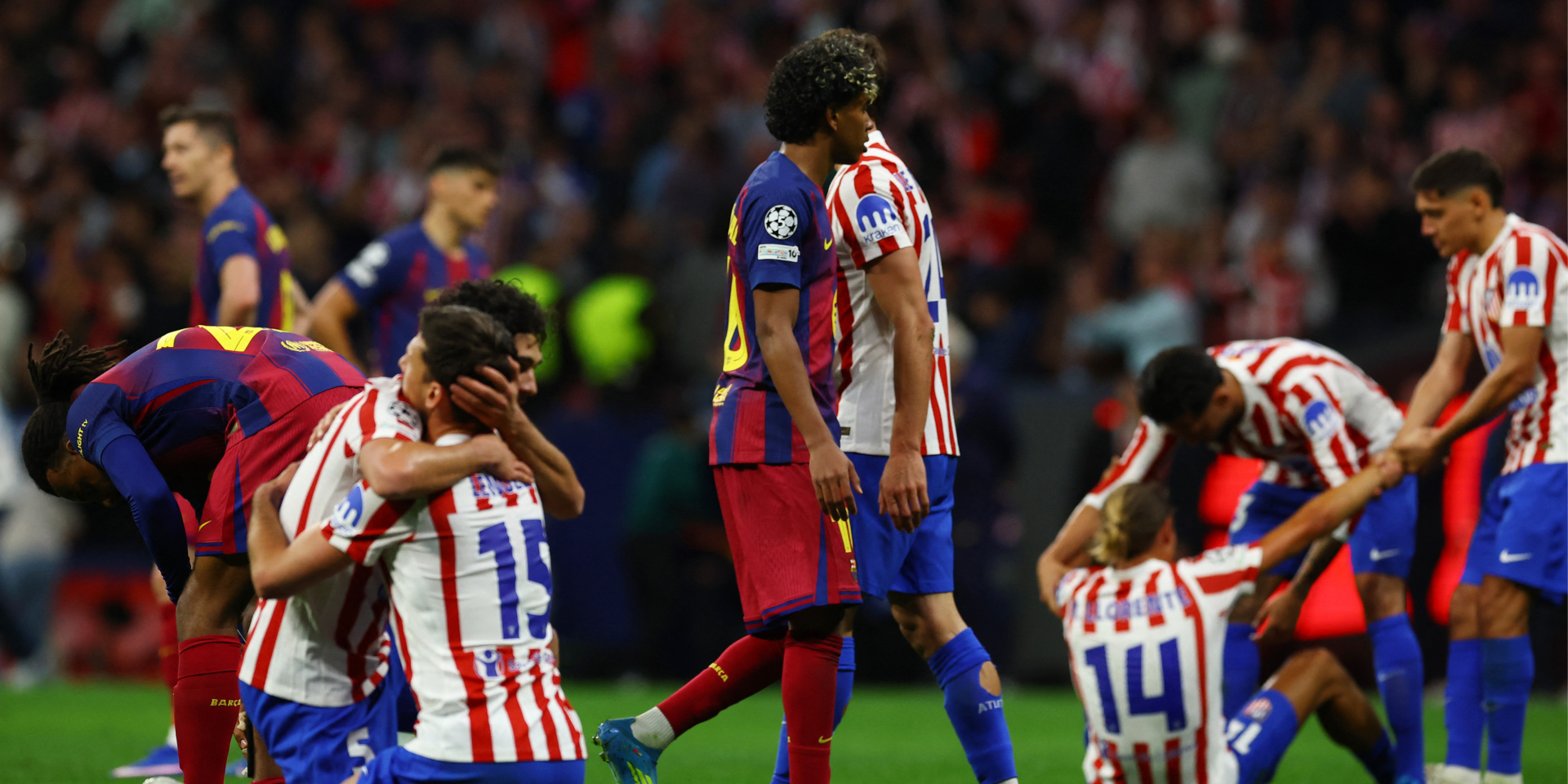 Под маской льва скрывался пес. Атлетико высмеял Барселону после выхода в полуфинал Лиги чемпионов — видео