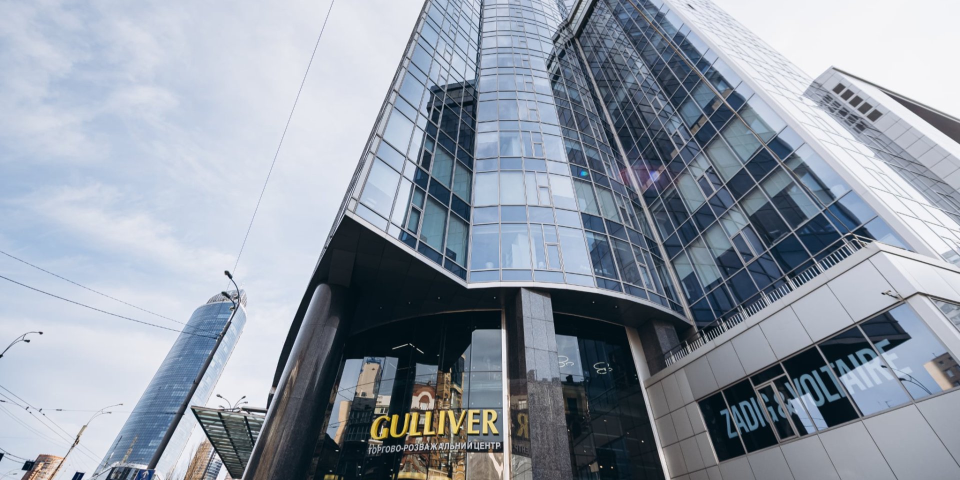 В Киеве в ТРЦ Gulliver мужчина упал с пятого этажа, он не выжил — полиция