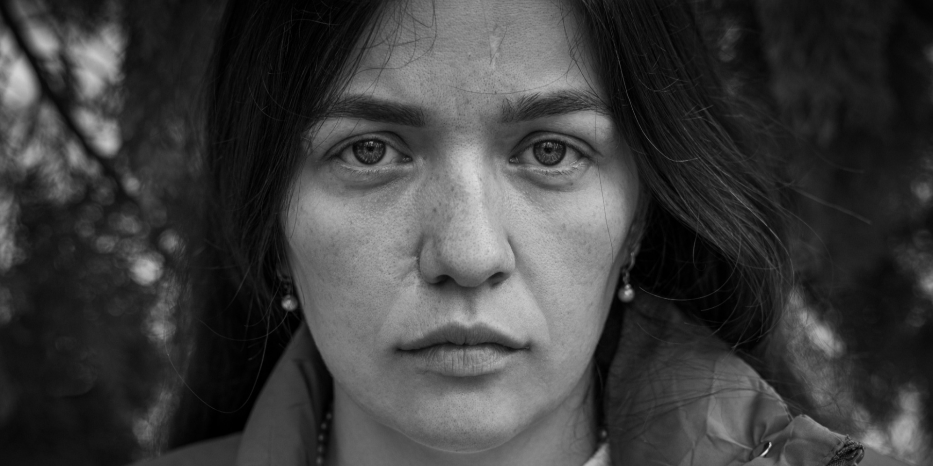 Избиение, пытки, надругательство. Журналисты рассказали историю девушки, обвиняющей мать в жестоком обращении, а братьев — в изнасиловании