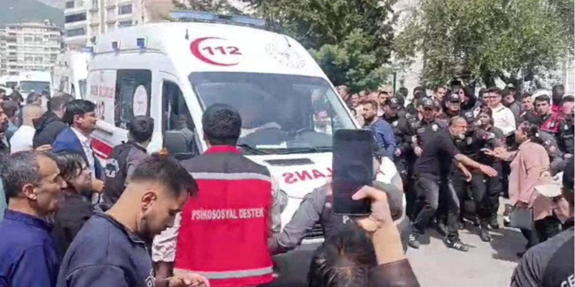 В Турции ученик открыл огонь в школе, четверо погибших, 20 раненых — фото