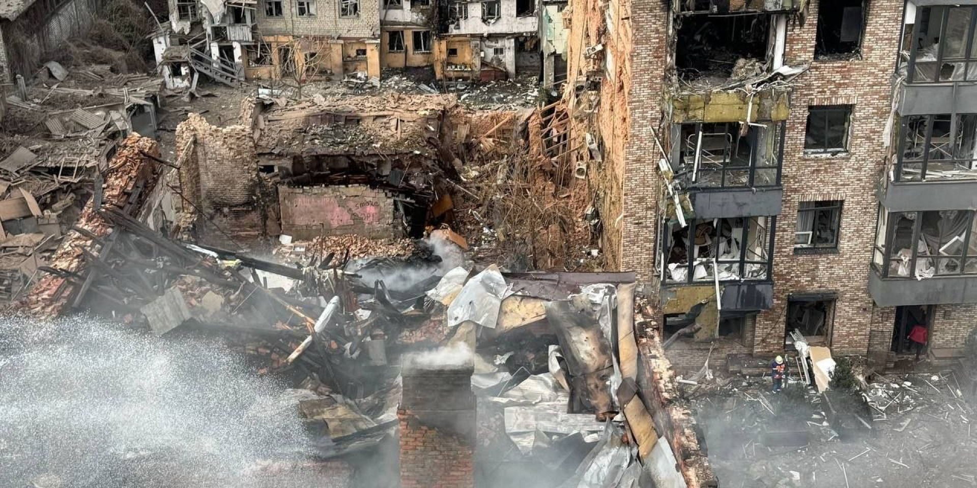 Росія масовано вдарила по Дніпру: троє загиблих і 30 постраждалих, пошкоджені будинки та корпус університету