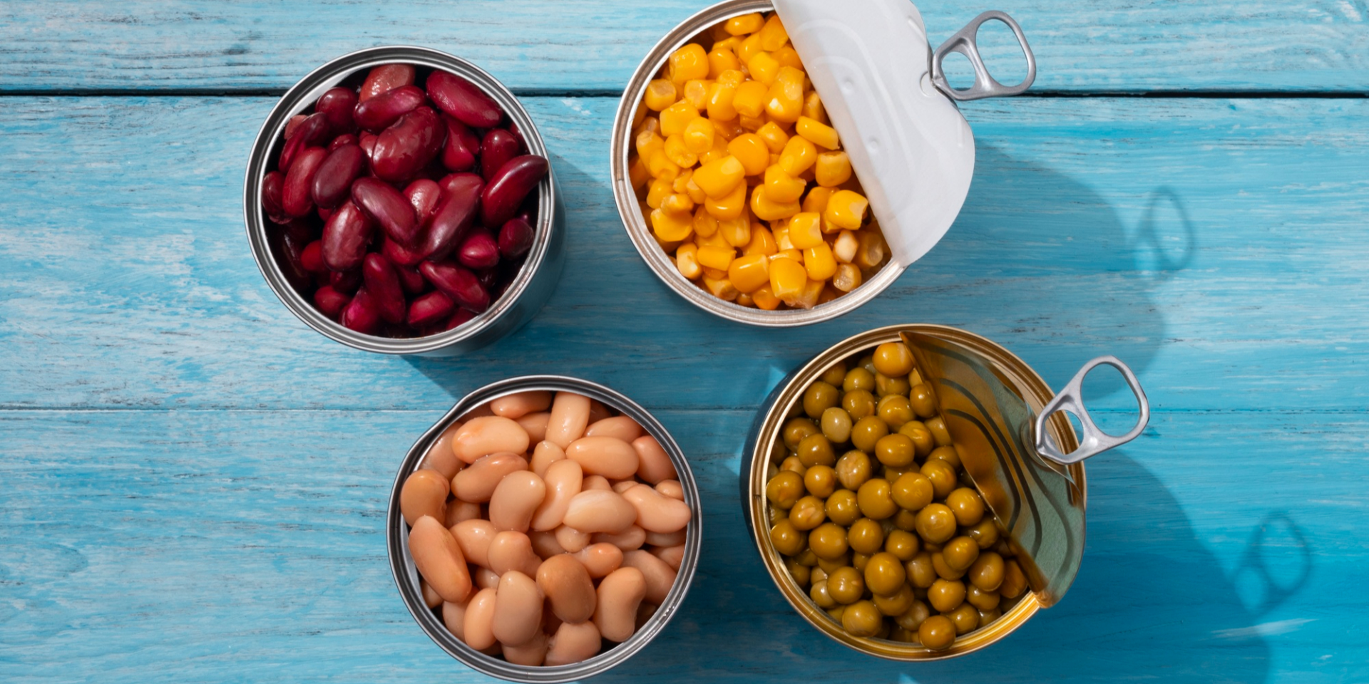 Все еще выливаете? У шефов вся жидкость из-под фасоли и нута расписана, из нее делают шесть блюд