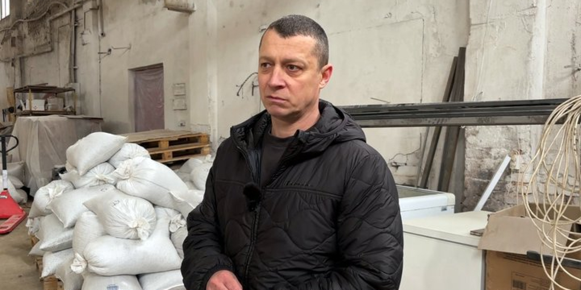 Ветеран Роман Марчук відкрив бізнес із виробництва корму для собак і котів (Фото: Суспільне Луцьк)
