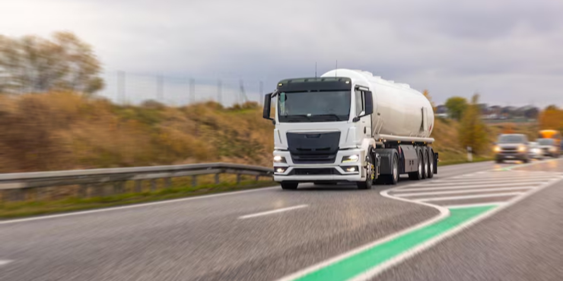 Плановый пробег — 8000 км в месяц. Крупнейшая сеть АЗК Украины ищет перевозчиков нефтепродуктов