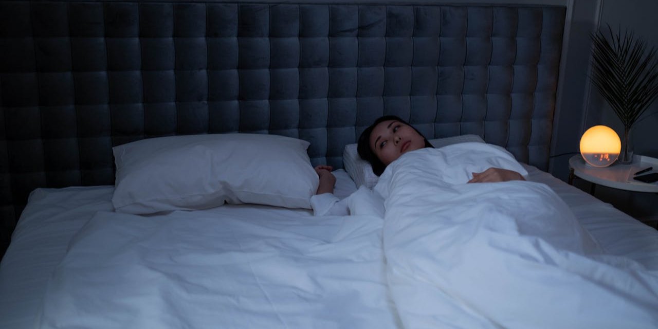 Привычка или стресс. Ученые объяснили почему вы просыпаетесь в 3 часа ночи