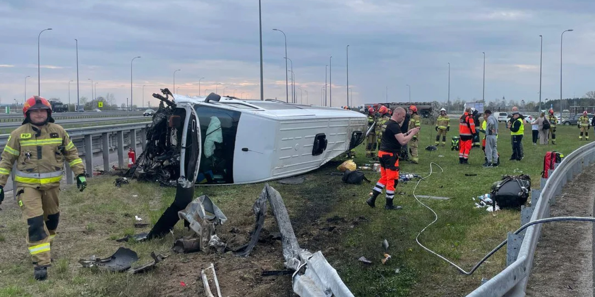 В Польше перевернулся микроавтобус с украинцами, есть пострадавшие — фото