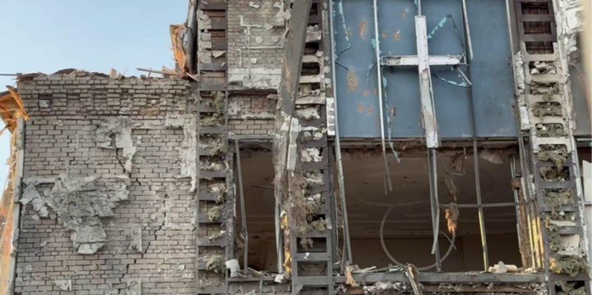 «Все, что могло отлететь — отлетело». Последствия российского удара КАБами по Запорожью — фоторепортаж