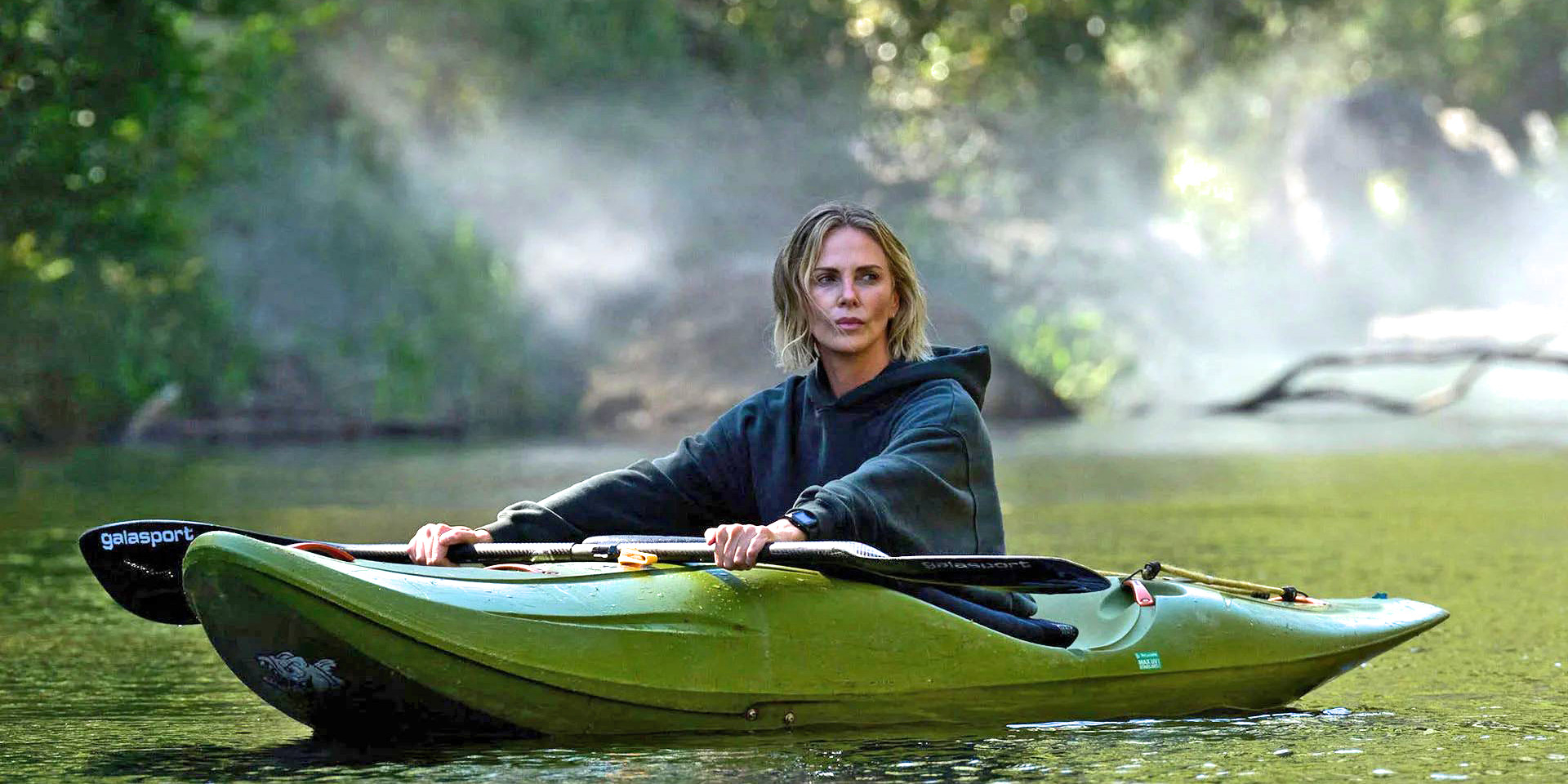 Новости стримингов. Вершина с Шарлиз Терон, анимационная версия Очень странных дел и черная комедия от Apple TV — обзор фильмов и сериалов