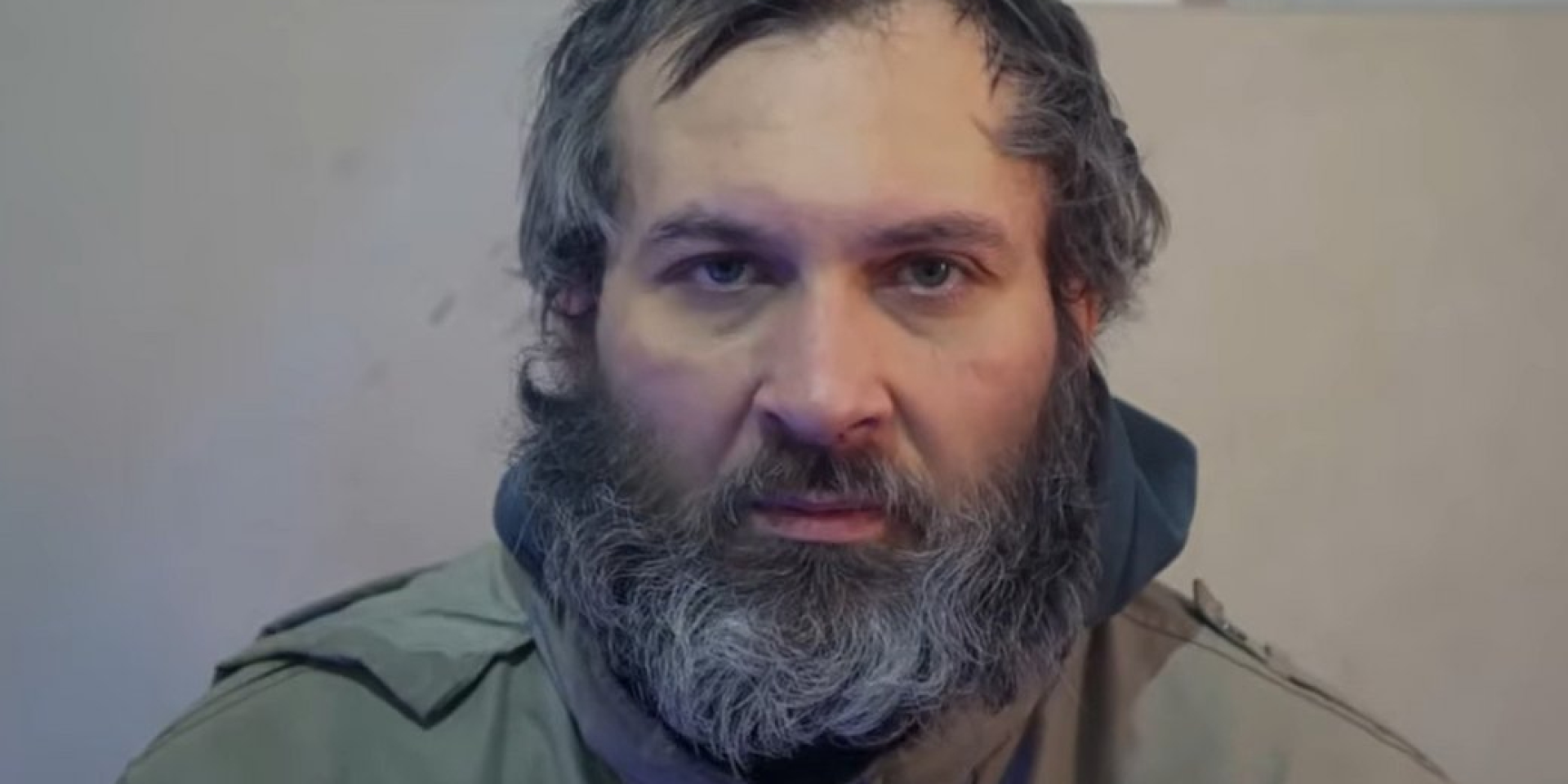 «Зиму с местными жителями прожили». Российский оккупант полгода прятался в Купянске, пока не попал в плен — видео