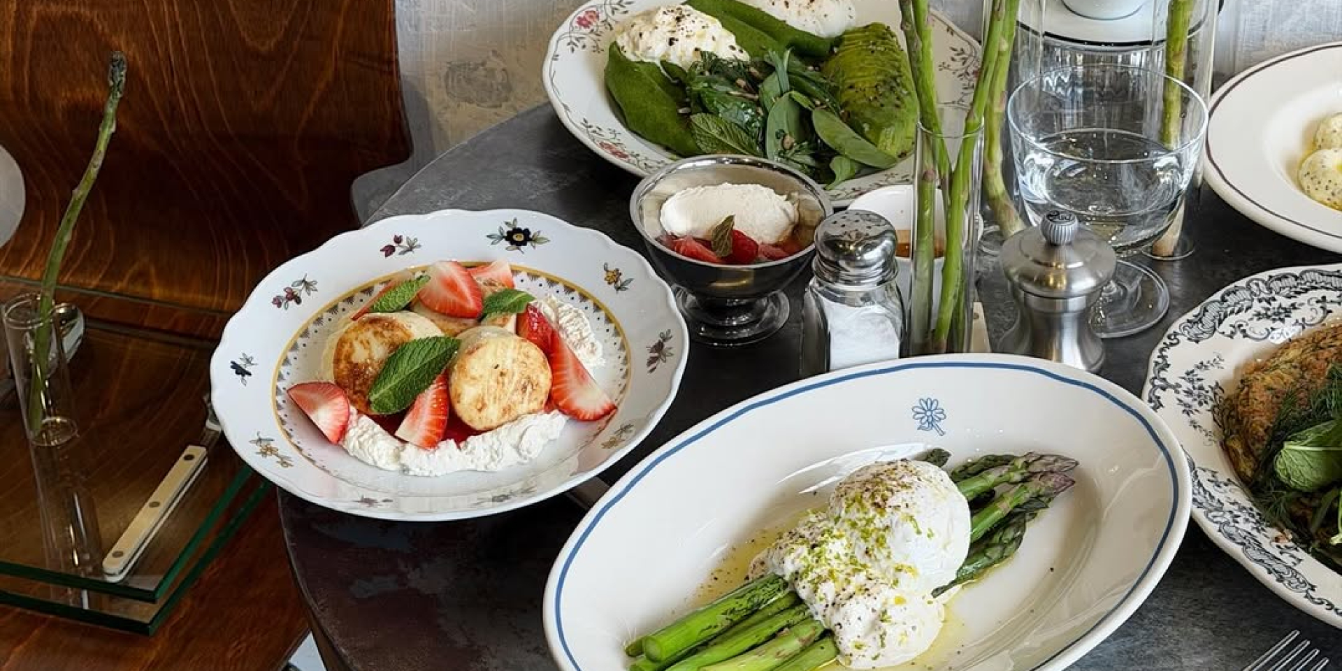 Дунайка, спаржа, черемша. Где в Киеве пробовать сезонные блюда весеннего меню